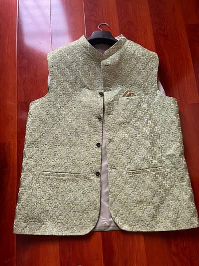 Men’s Green Waistcoat – Excellent Condition
