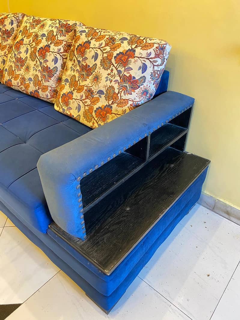 2 sofa set and table 0