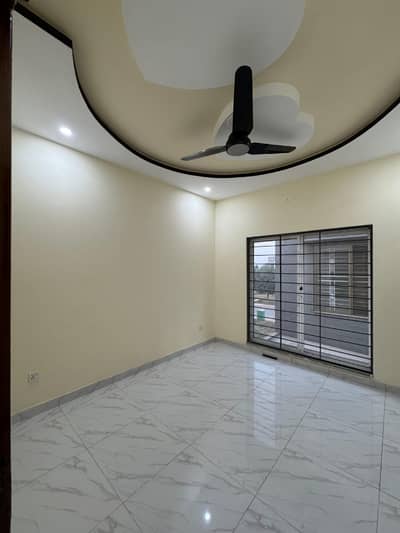 Luxury Ultra-Modern Brand New 5 Marla House For Rent | Prime Location |