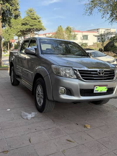 Toyota Hilux Champ automatic 2013 for sale