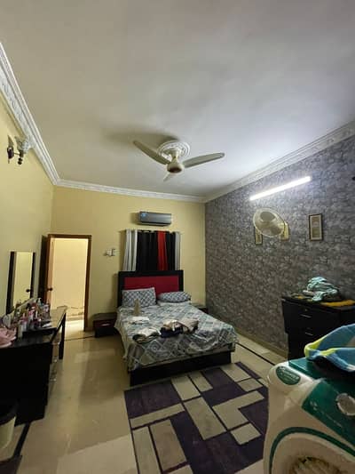 three bed dd portion for rent in johar
