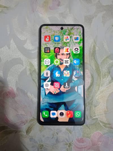 acchi condition mein Hai Koii masala Nahin phone mein