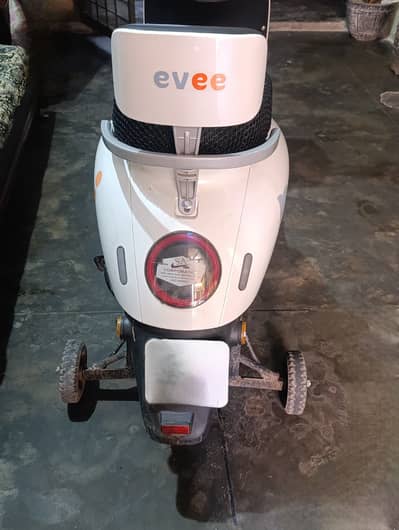 Evee Nisa. New condition. Only 600km run