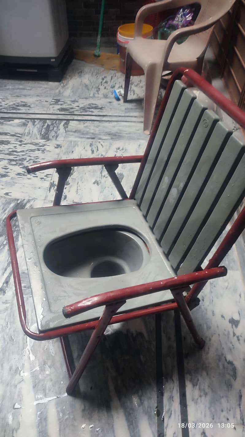 commode chair 0