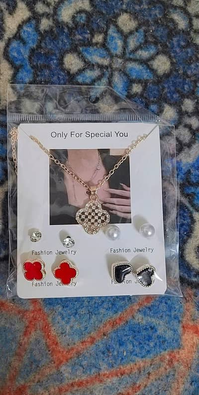 New Elegant Necklace