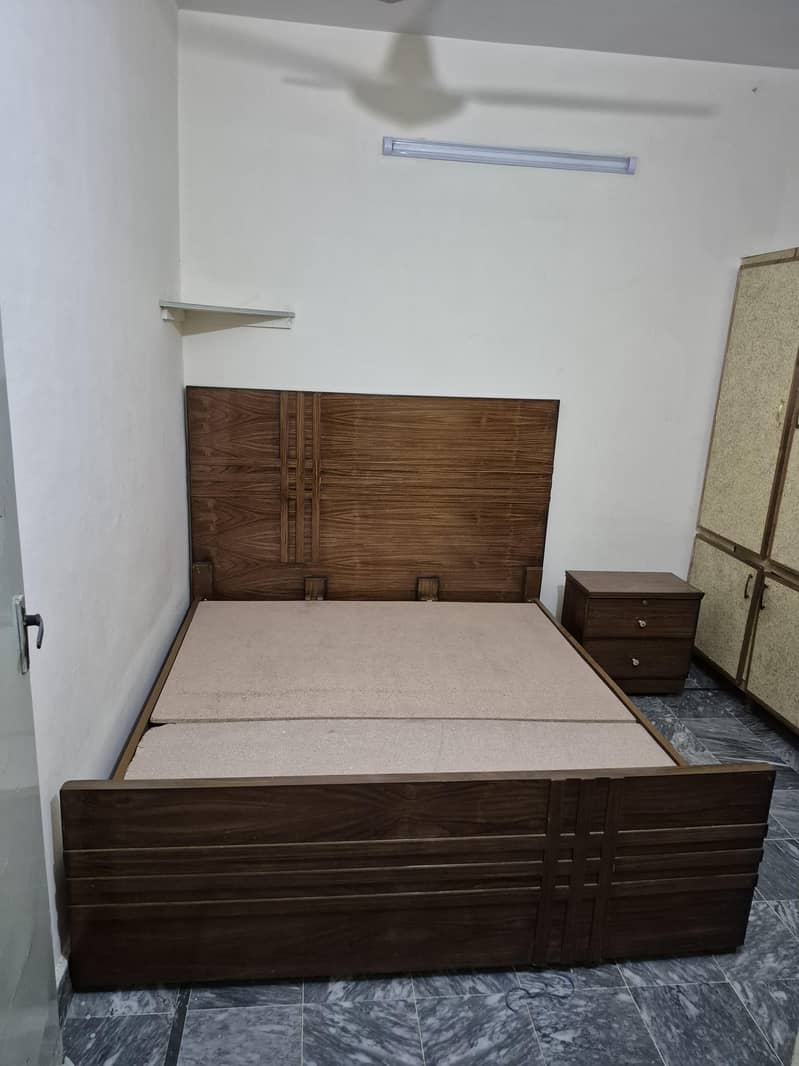 bed/closet/side table 0