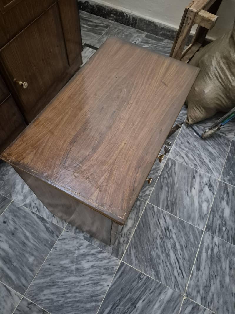 bed/closet/side table 6