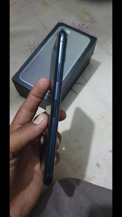 Iphone 11 pro max with box