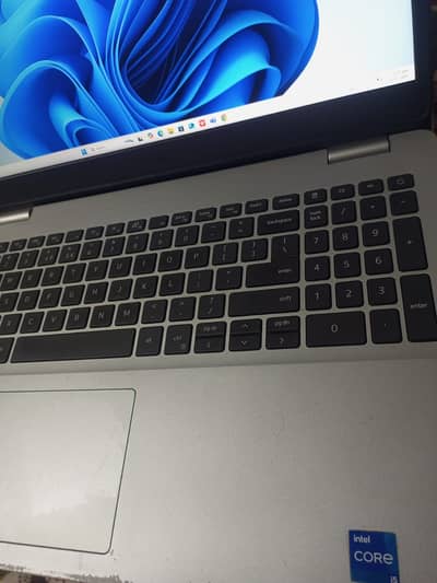 Dell laptop core i5 11 genracion 3 ghantay battery time without changi