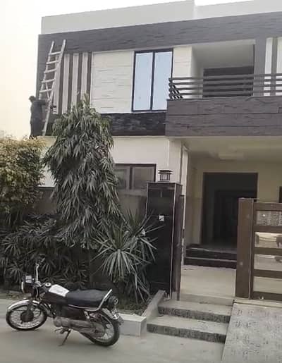 10 Marla newly renovated Double Storey Full house for rent