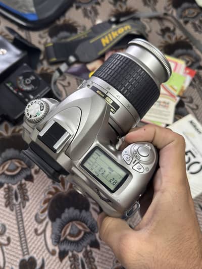 Nikon D50 just like new. As shown in pictures came from thailand