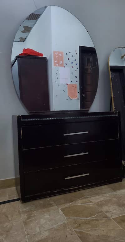Dressing table