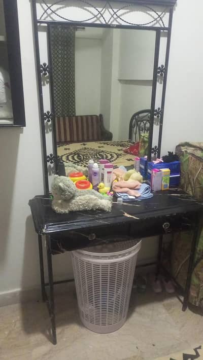 black iron Queen size bed along with dressing table.