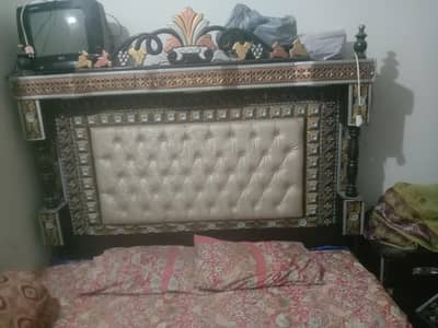 چنیوٹی بیڈ انتہائی کم ریٹ پر  3701998956بڑے سائز کا بیڈ ہیں