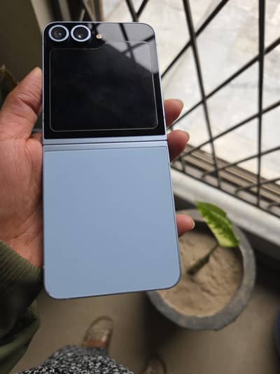 Samsung Z flip 6 (Inner Screen Defective/ Selling Parts)