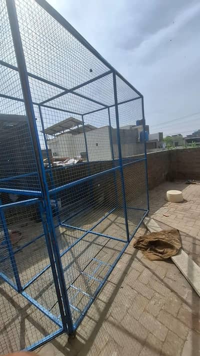High-quality animal cages available / For birds and hens and other pet