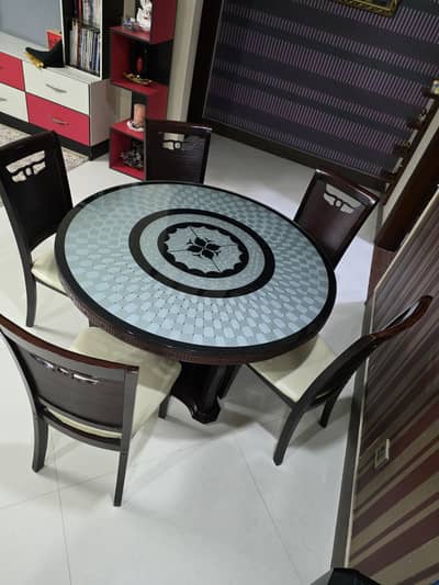 Dinning table with chairs