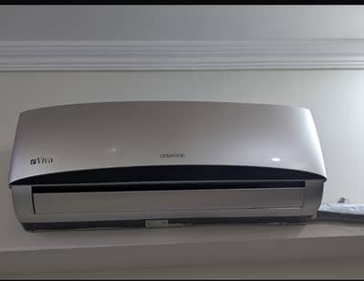 Kenwood 1 ton ac good condition and good working