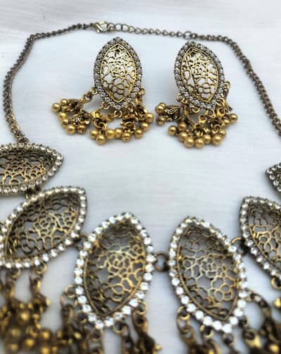 Elegant Vintage Jewelry Set