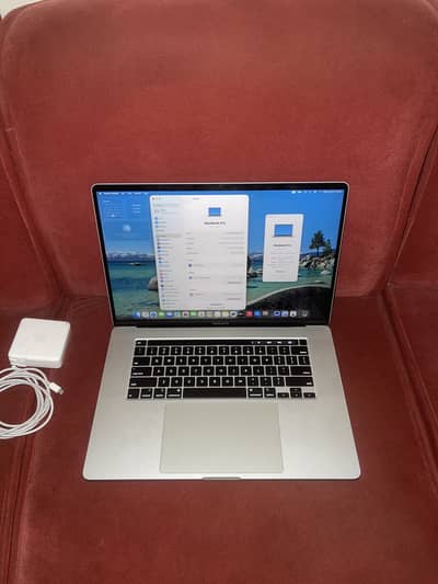 Apple macbook pro 2019 core i9 1TB ssd 16 inch display