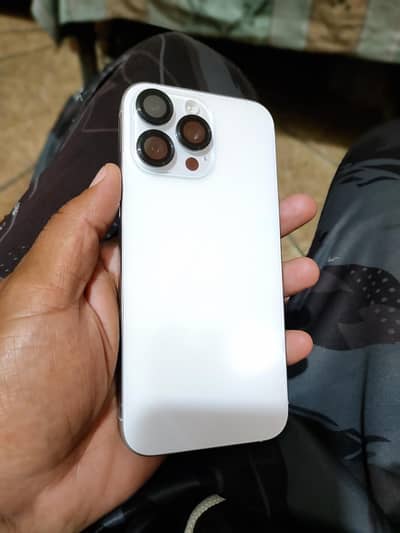 Iphone 16promax Bettry health 90// Recycle 540 sim time off