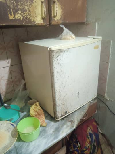 small bed room fridge for sale urgent