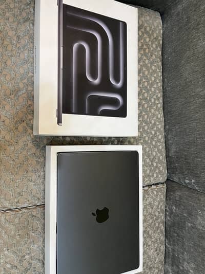 Macbook pro M4 - 5 cycle counts - 1 year warranty- 16/512