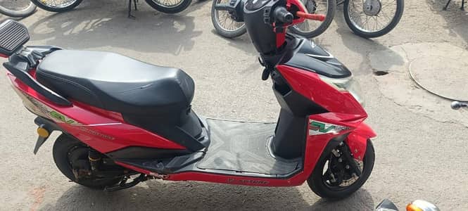 YJ Future Scooty APL model 2025/26 Excellent Condition Home use