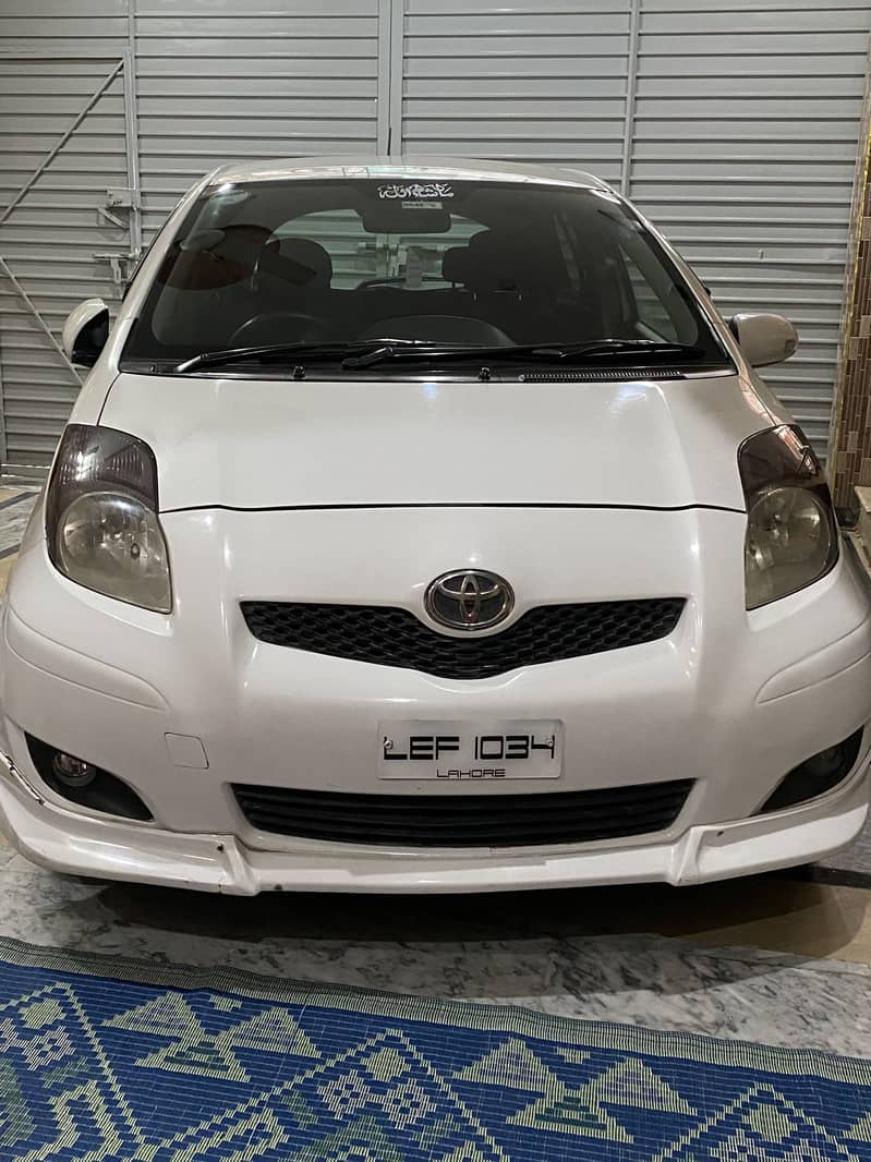 Vitz white 0