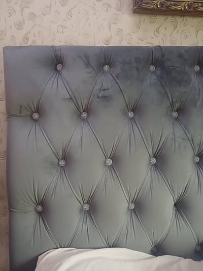 button velvet bed king size