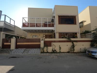 Luxurious 400 SQ YARD Villa | 8 Bed D/D