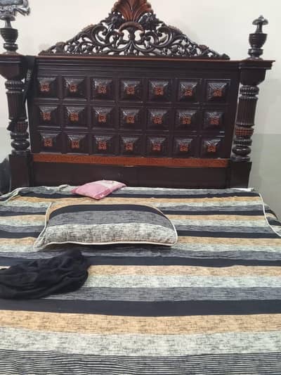 Bed + side table + dressing table