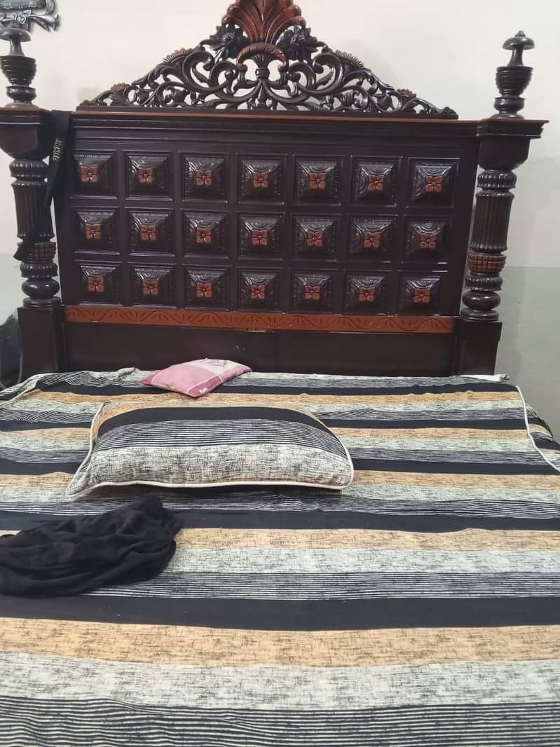 Bed + side table + dressing table 0