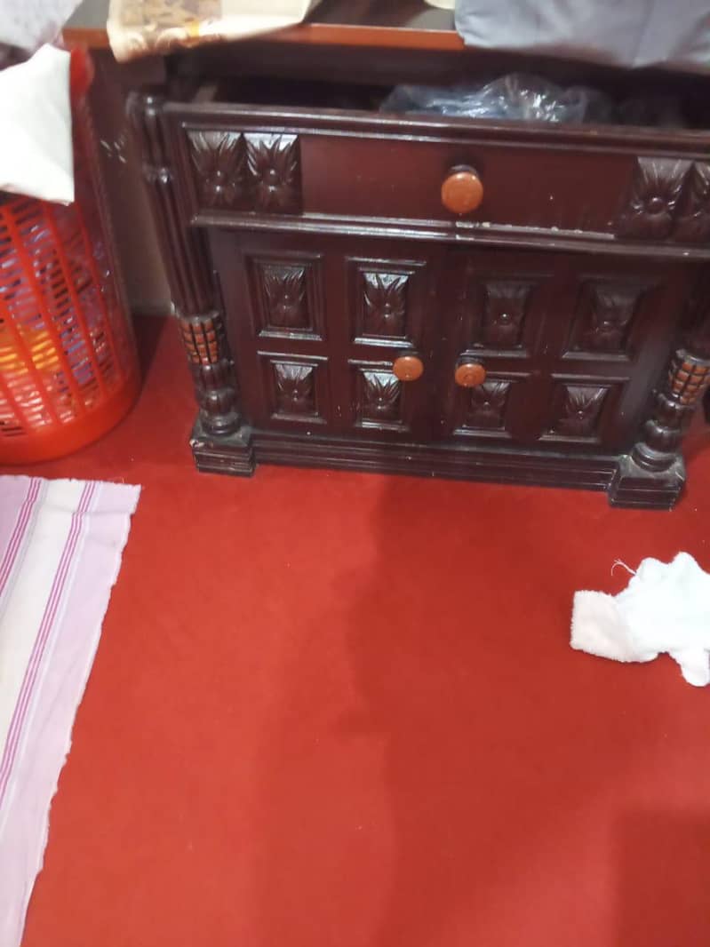 Bed + side table + dressing table 3