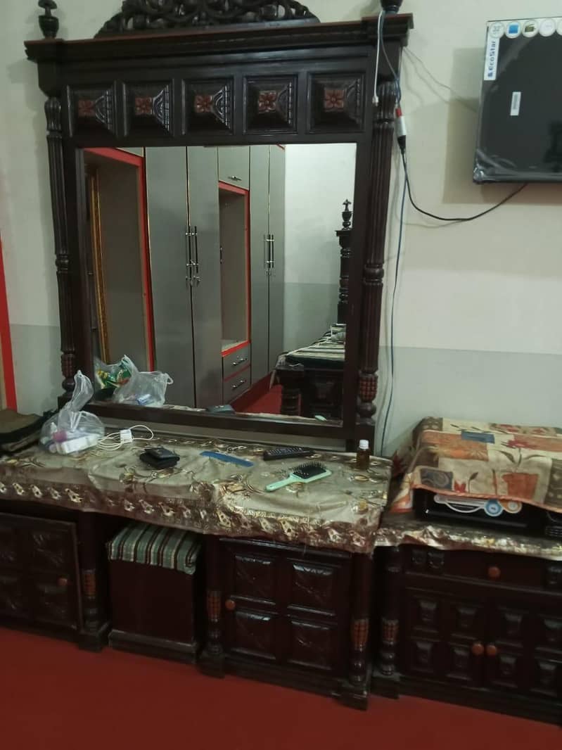 Bed + side table + dressing table 4