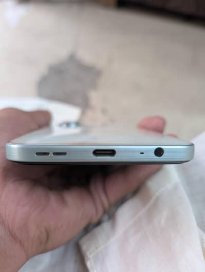 6/128 ha 10 by 10 condition ha box or charger ka Sath ha 03156053025