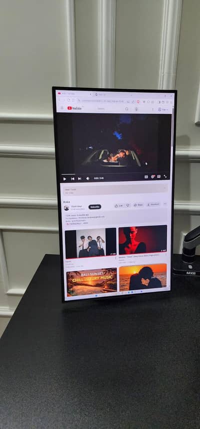 Lenovo 27 inches LED 4k resolution