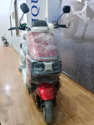 unique electric scooty