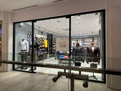 562 Square Feet Shop For Sale In Rs. 41026000 Only