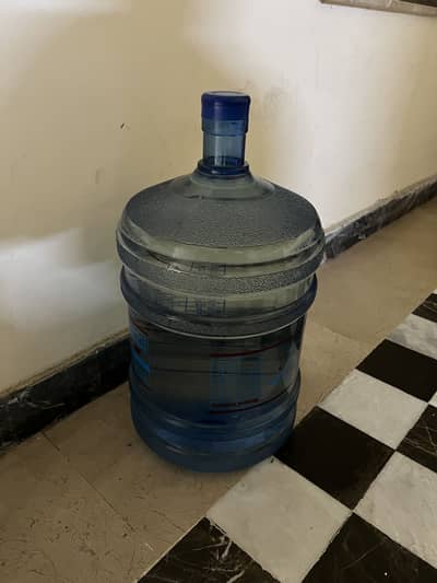 19 litre water bottle delivery and sales person
