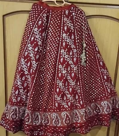 Elegant Hand-Embroidered Lucknow Bridal Lehenga in Chiffon with Mirro