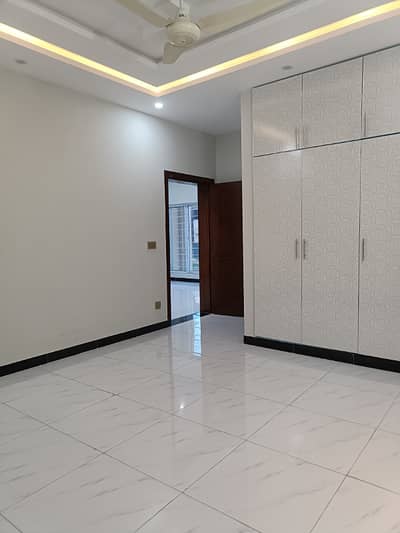 Flat In Bahria Town Phase 7 Mini Commercial