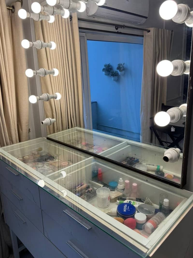 Dressing Table/ Makeup Table for professional studio 1
