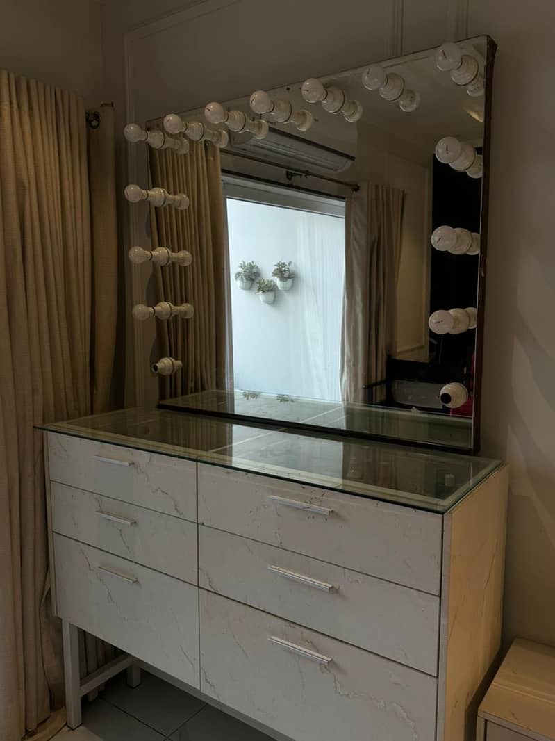 Dressing Table/ Makeup Table for professional studio 2