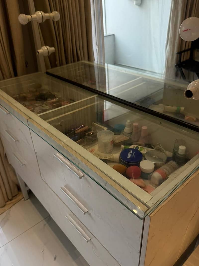 Dressing Table/ Makeup Table for professional studio 4
