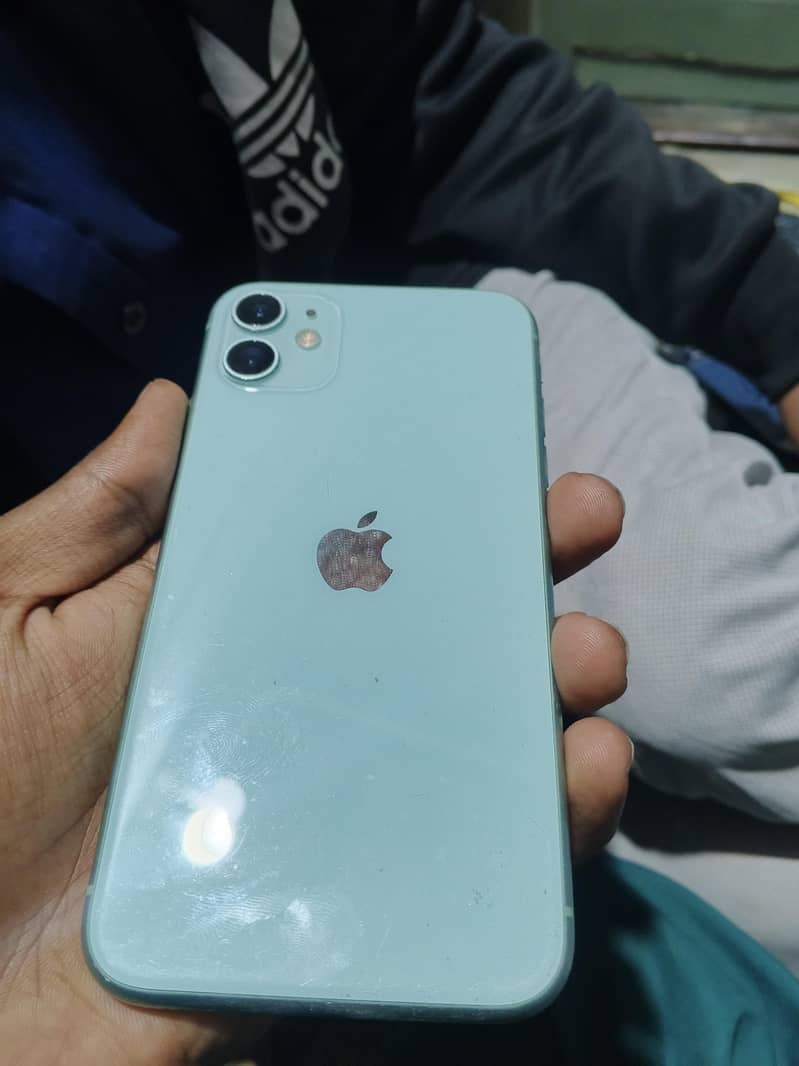IPHONE 11 0