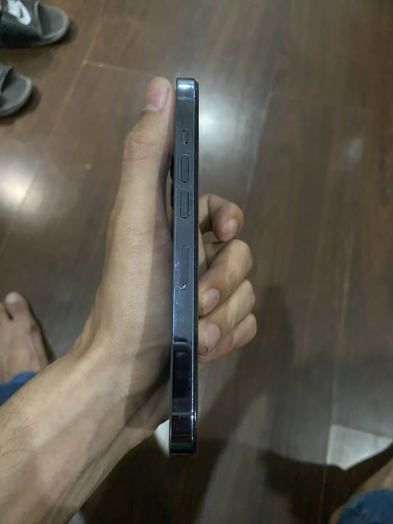 iPhone 13 Pro (Sim working) 4