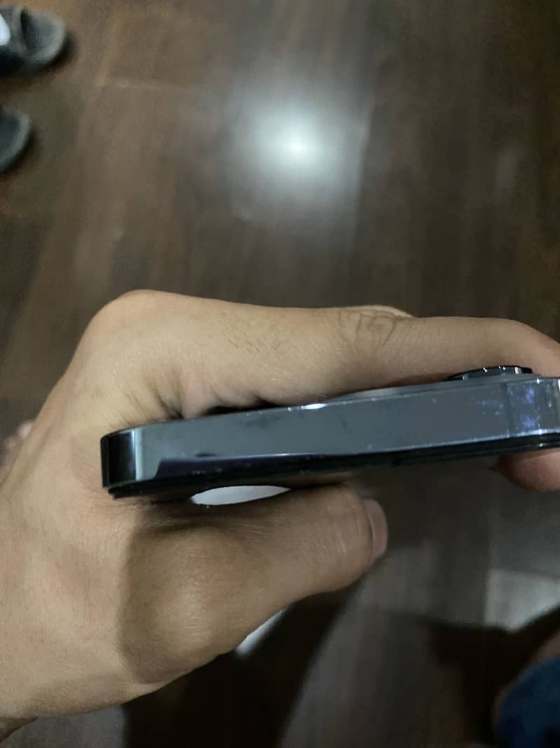 iPhone 13 Pro (Sim working) 6