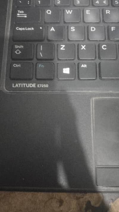 LATITUDE E7250