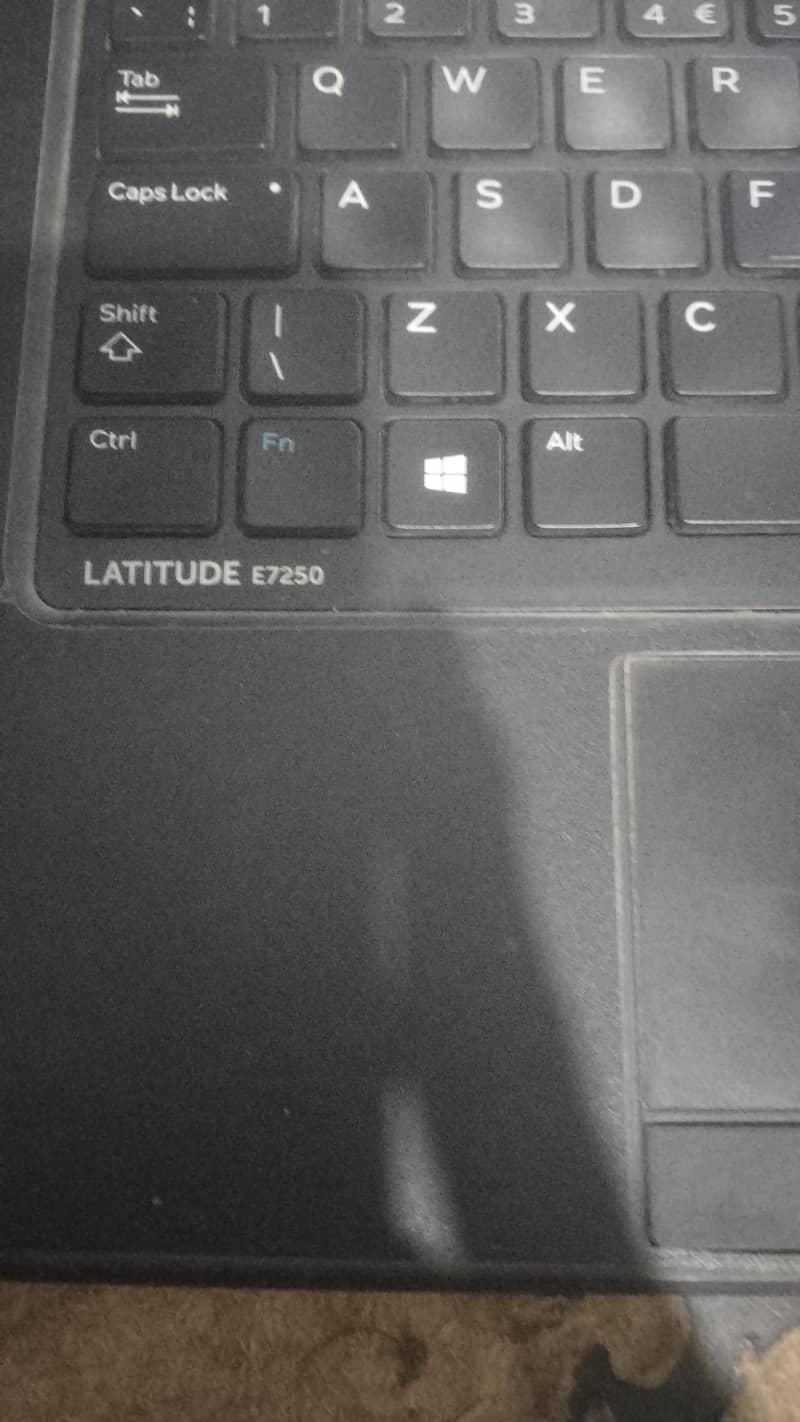 LATITUDE E7250 0
